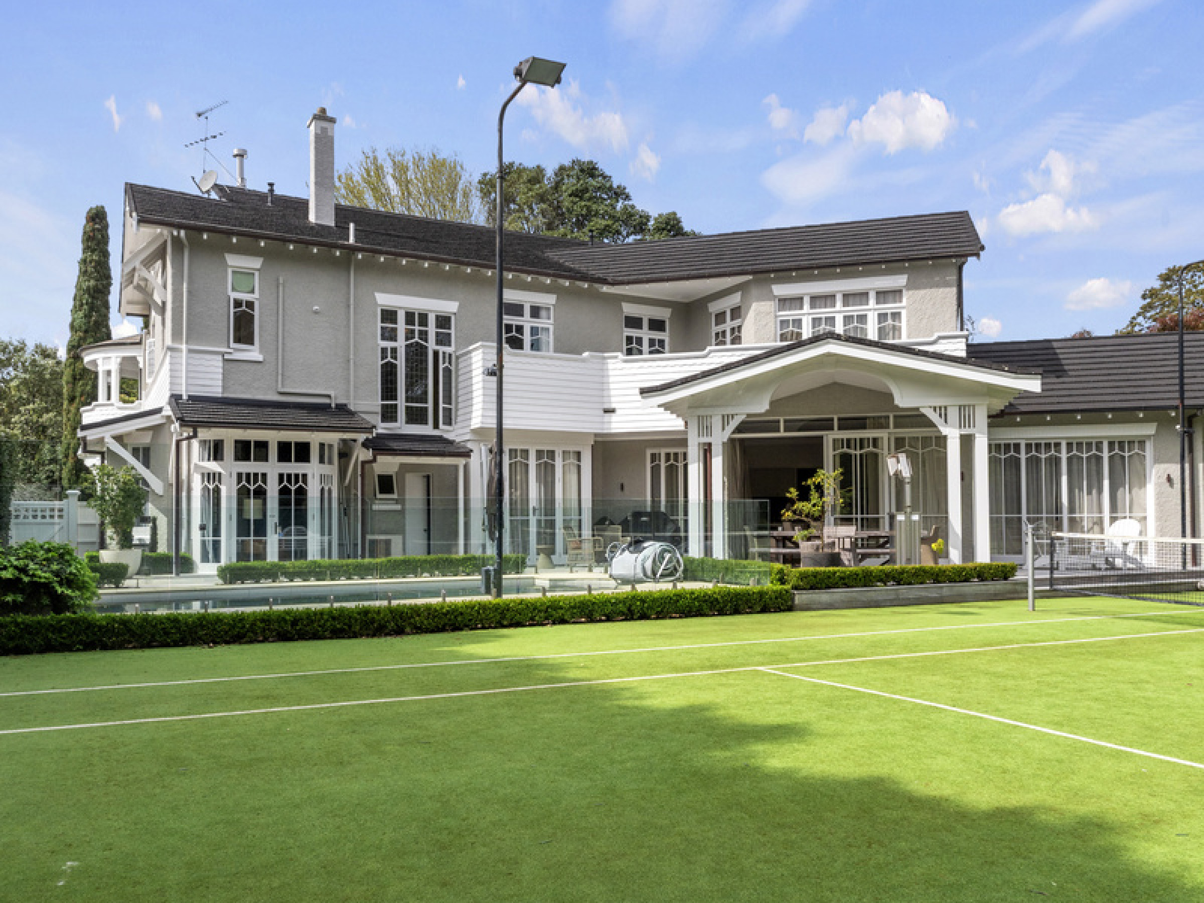 NZCB VOL9 06 171 Gillies Avenue Peter Grant 664 1600 12