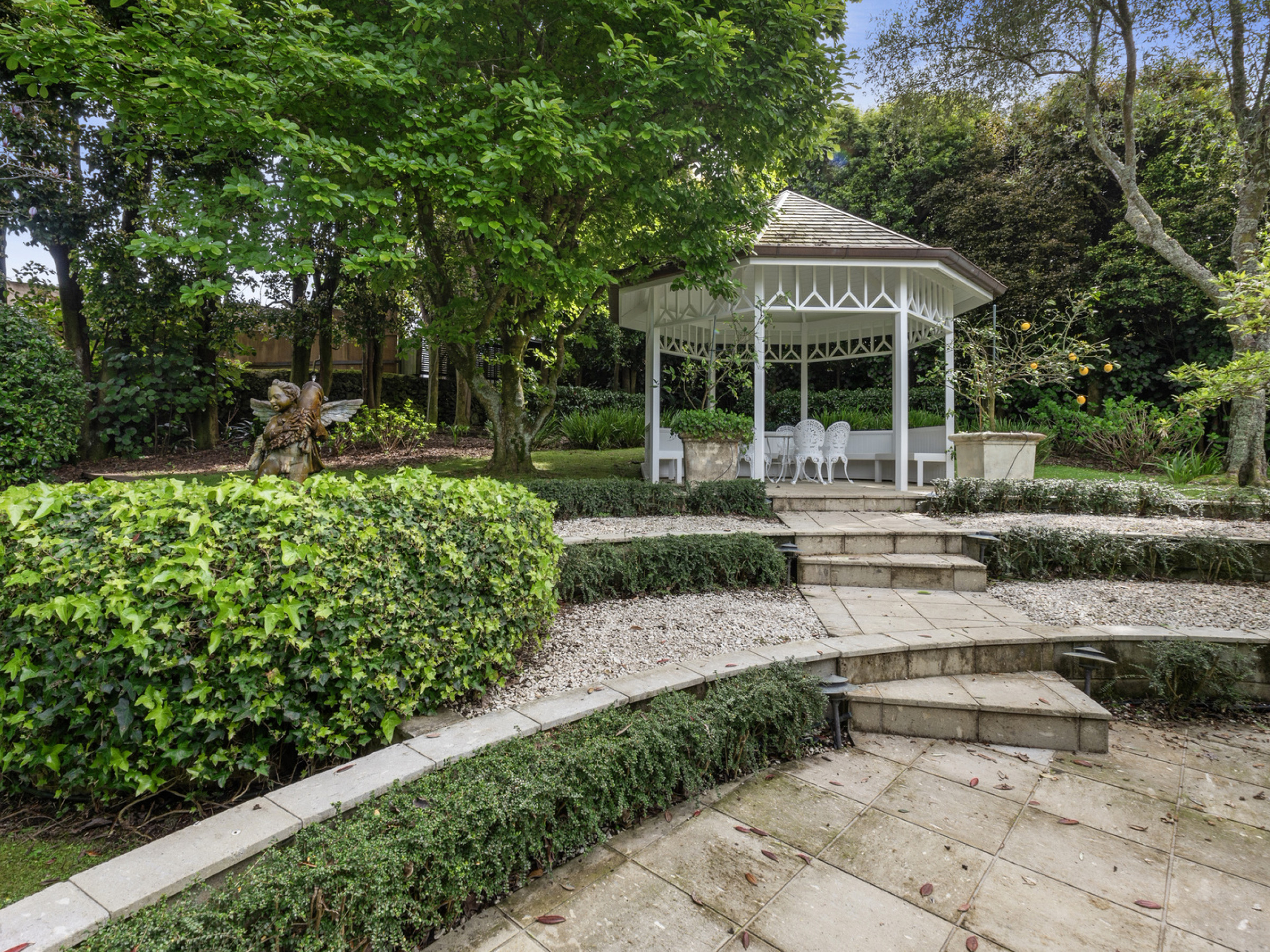 NZCB VOL9 06 171 Gillies Avenue Peter Grant 664 1600 13